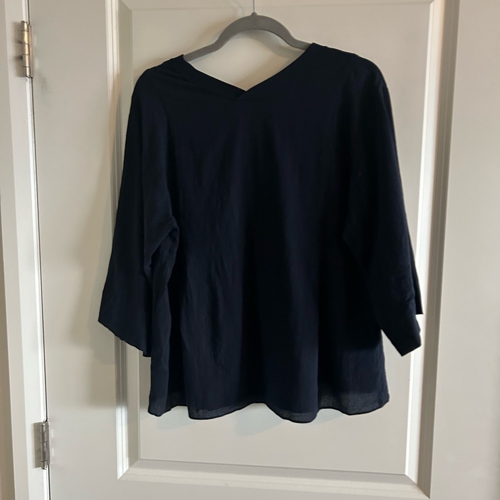 VINCE Three-Quarter Sleeve V-neck Top - Picture 5 of 10